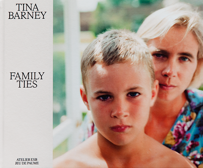 Family Ties ( french text ) by Tina Barney